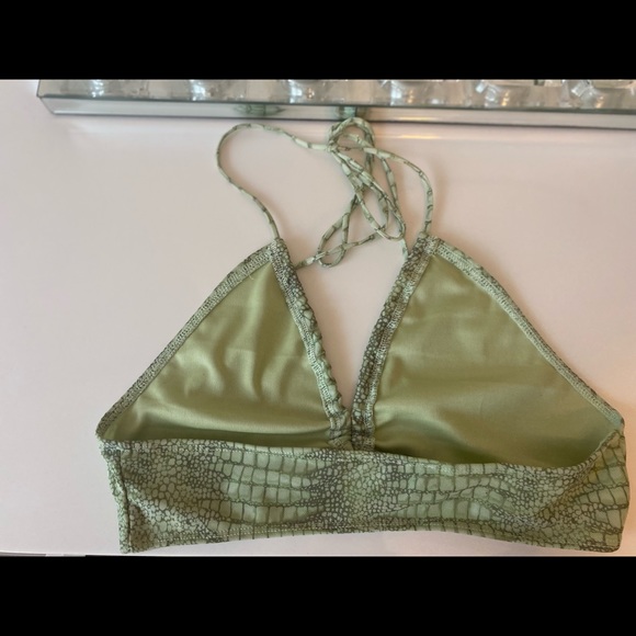 Motel Rocks Crop - Picture 1 of 2